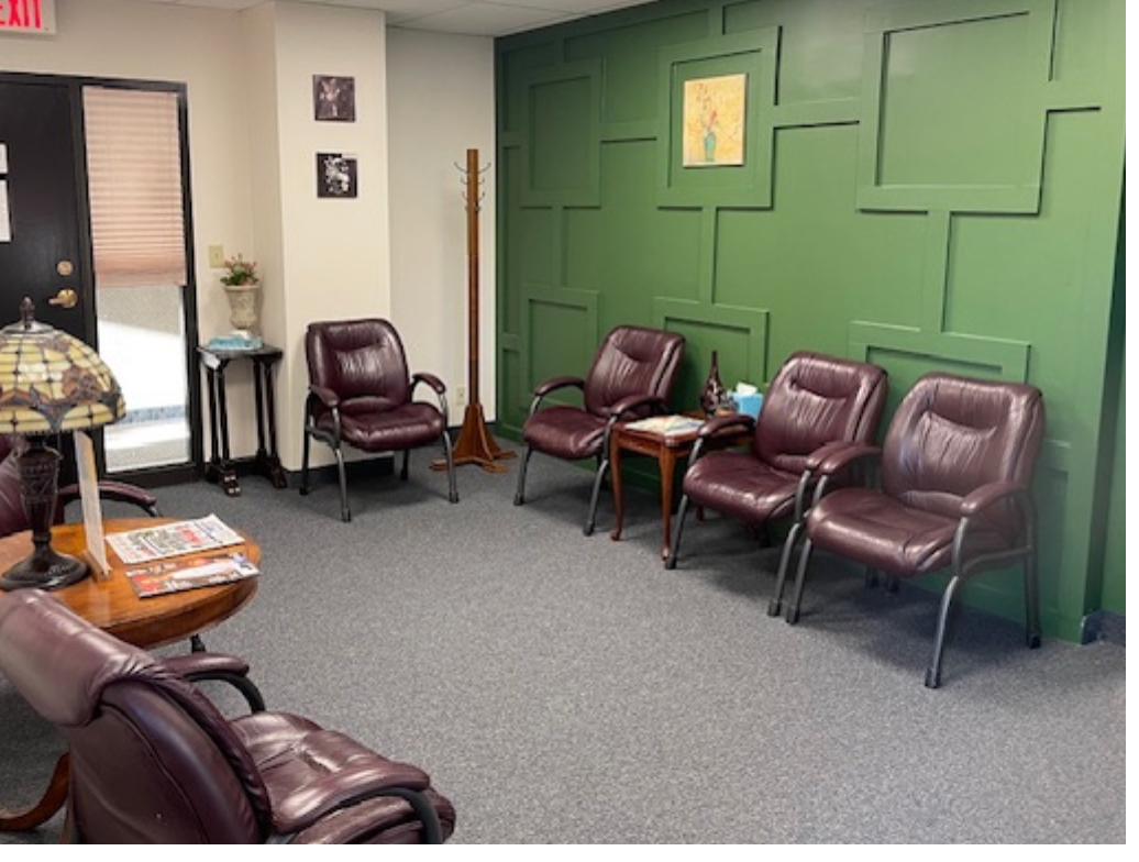 Welcoming lobby and waiting area at Minnesota Mental Health Clinics Maplewood