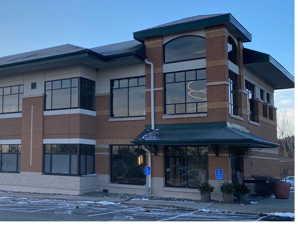 Exterior main entryway of Minnesota Mental Health Clinics Woodbury location